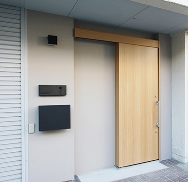 とうさいかん_玄関ドア＿施工実例